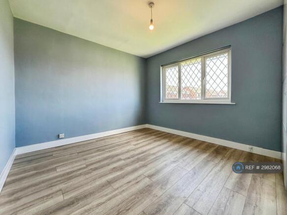 3 bed Semi-Detached to rent Image 12