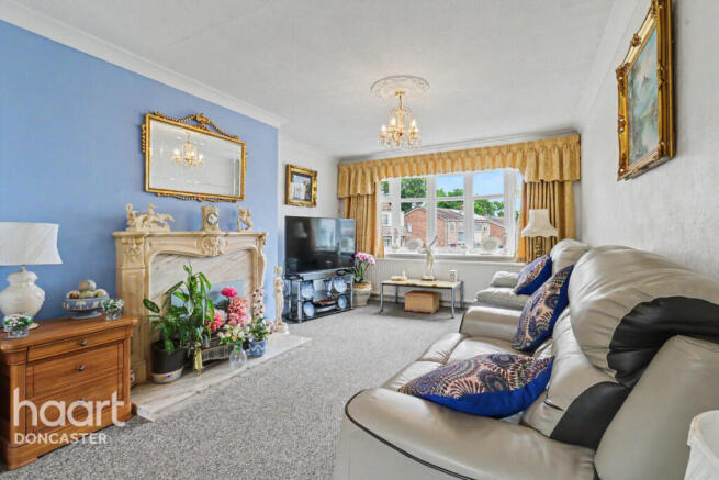 4 bed Detached for sale Image 9