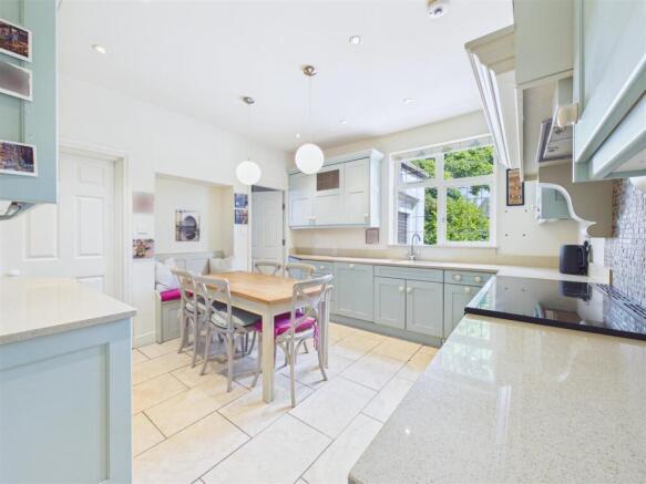 4 bed Detached for sale Image 7