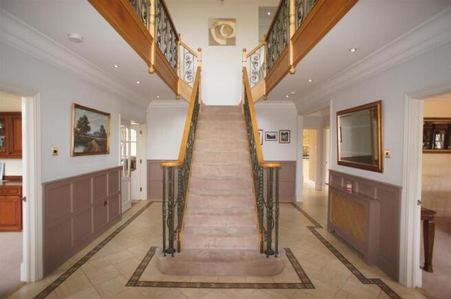 SPACIOUS RECEPTION H