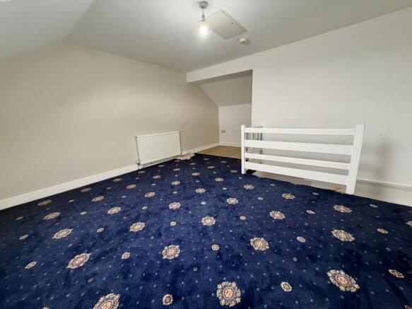 3 bed Terraced to rent Image 11