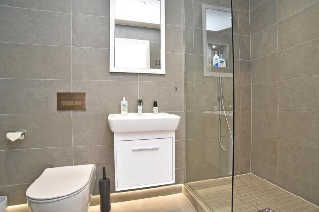 3 bed Flat for sale Image 10