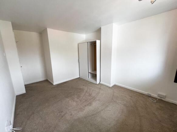 2 bed Terraced to rent Image 4