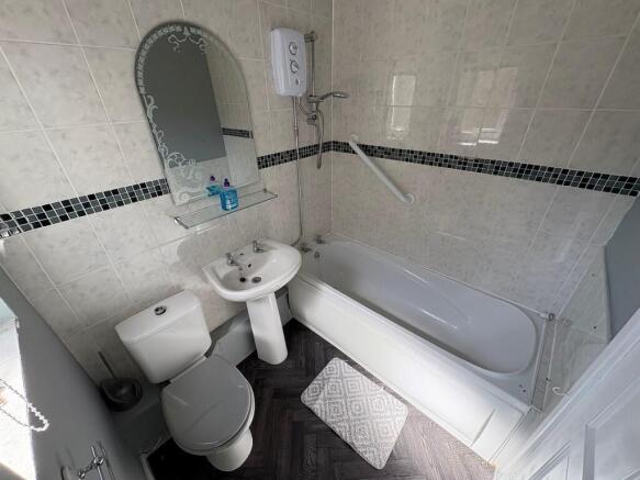 2 bed Flat to rent Image 5