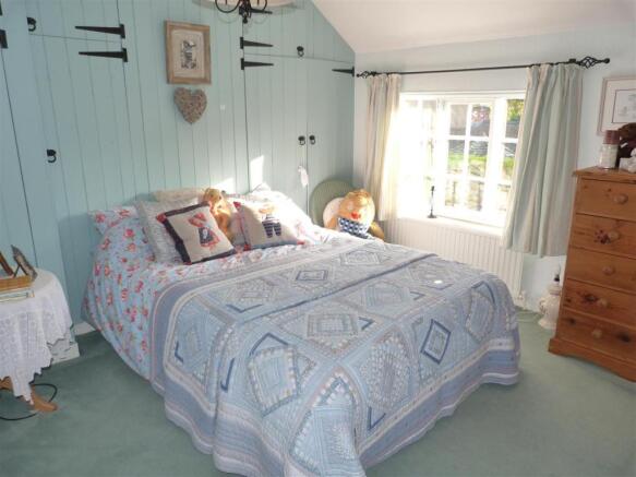 BEDROOM 2