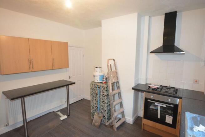 2 bed Terraced to rent Image 4