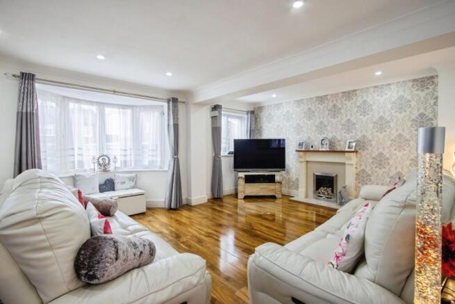 4 bed Detached for sale Image 9