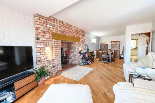 Lounge/Dining Room