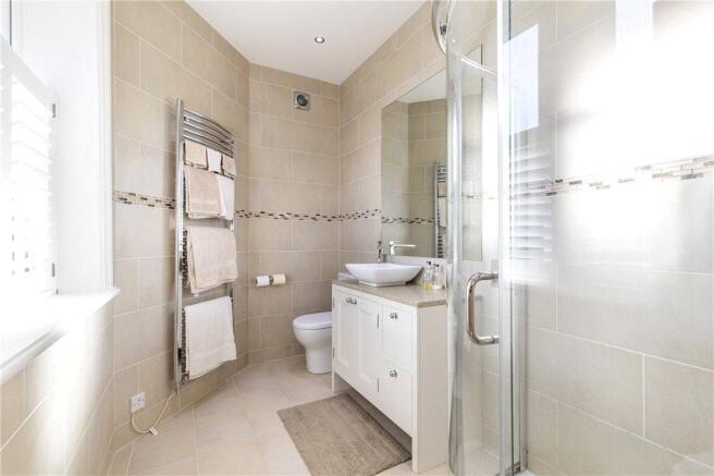 Generous En Suite