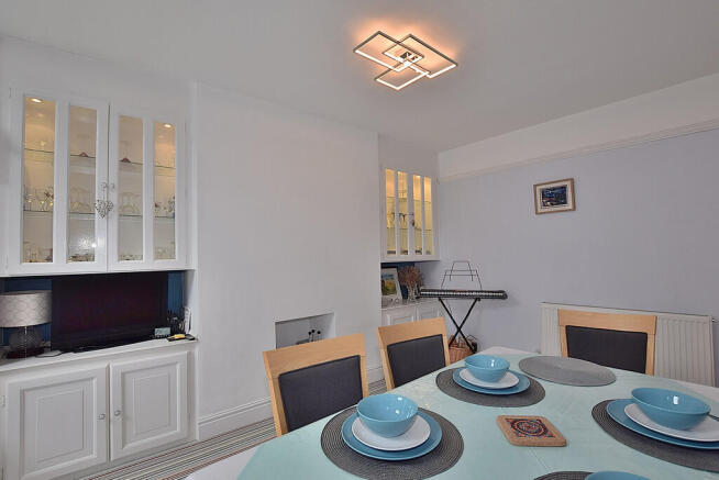 4 bed Semi-Detached for sale Image 9