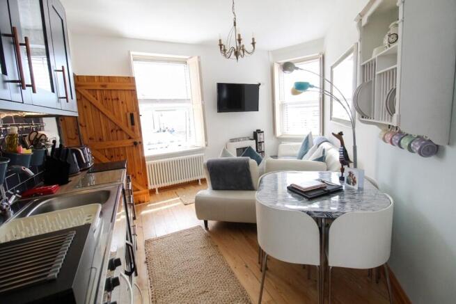 Lounge/Kitchen