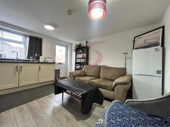 Lounge/Kitchen