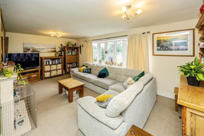 4 bed Detached for sale Image 8