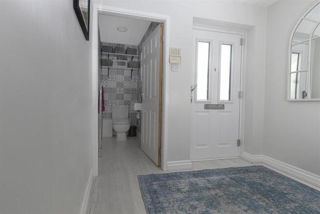 4 bed Detached for sale Image 6