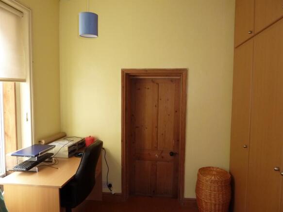 OFFICE/DRESSING ROOM