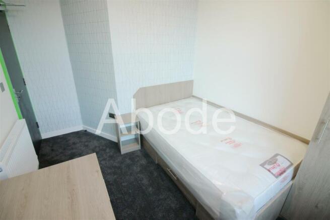 4 bed House to rent Image 4