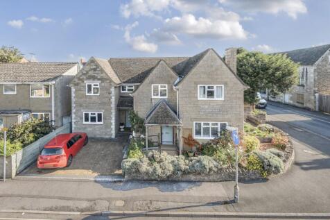 Ashcroft Gardens, Cirencester, Gloucestershire, GL7