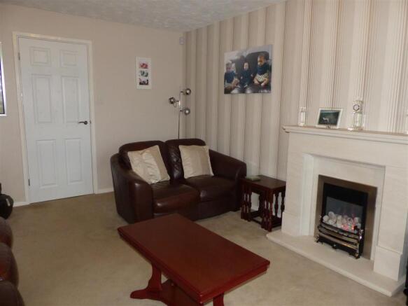 LOUNGE 2.JPG