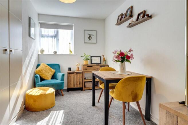 Bedroom/Dining Area