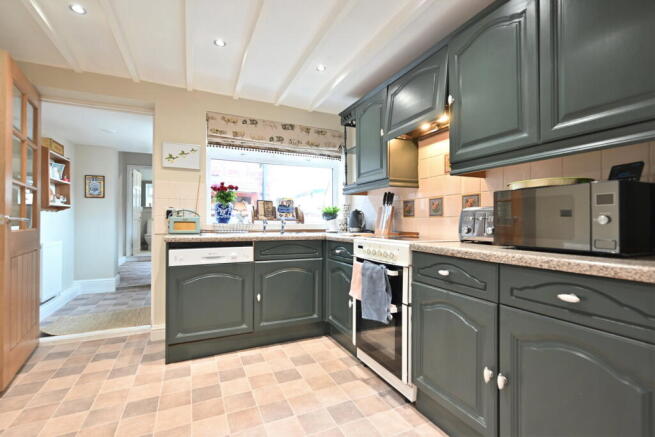 2 bed Terraced to rent Image 8