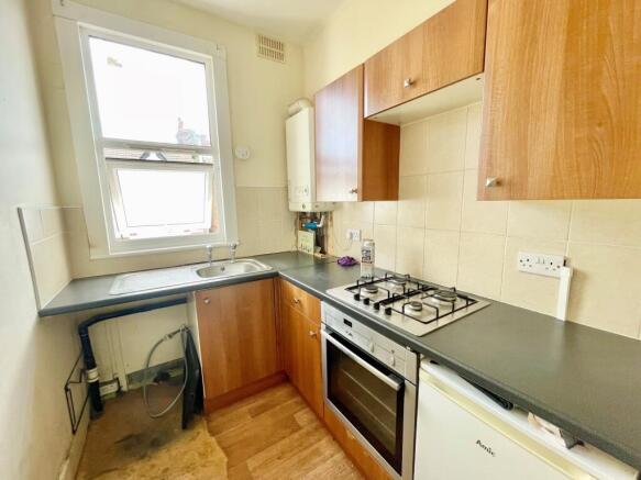 Hainault Avenue, Westcliff-on-sea photo 4