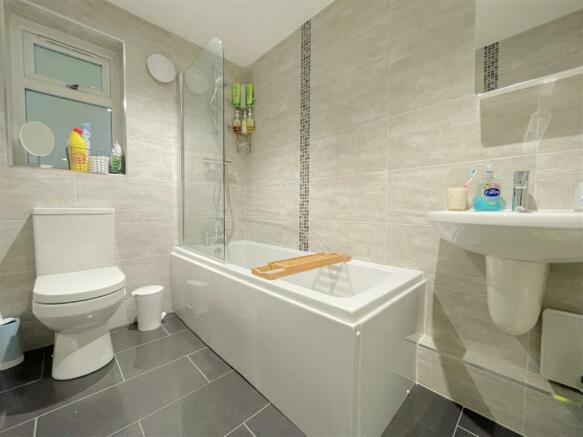 BATHROOM.jpeg