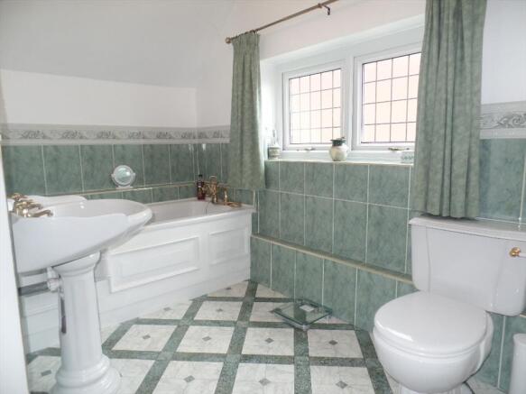 BATHROOM/W.C