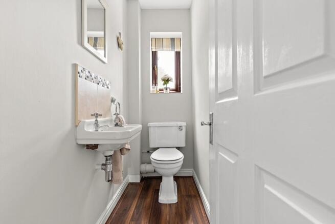 5 bed Detached for sale Image 12