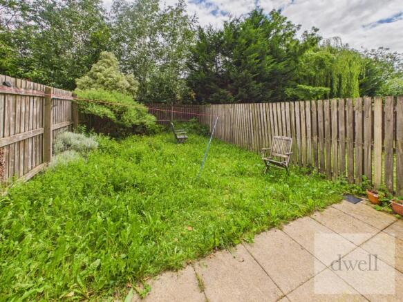 4 bed Flat to rent Image 11