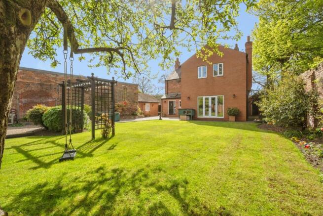 4 bed Detached for sale Image 10