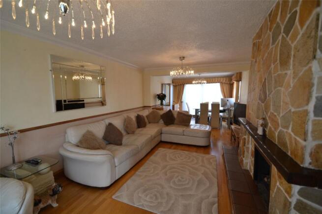 Lounge/Dining