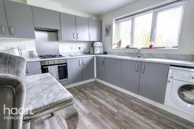 3 bed Semi-Detached for sale Image 8