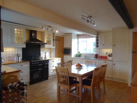 KITCHEN /