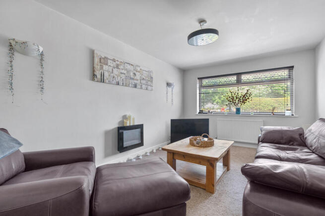 Larchfields. Saug...