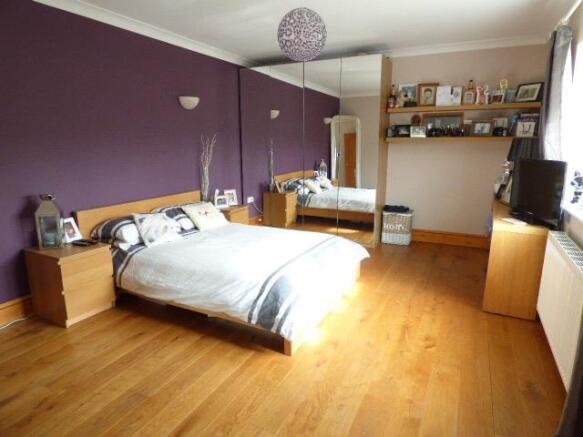 BEDROOM 2