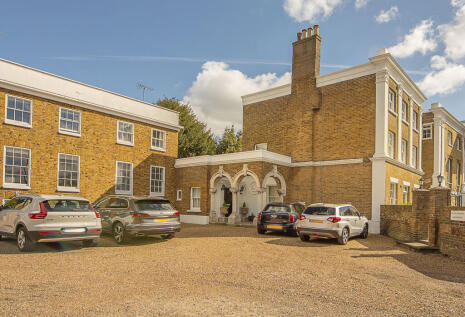 Hampton Court Road, Hampton, TW12