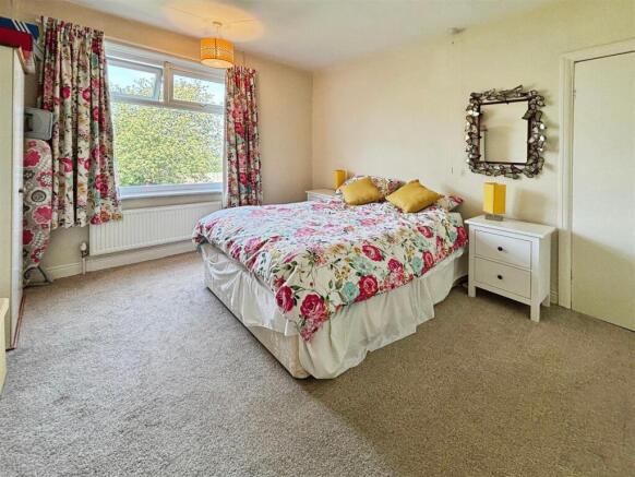 3 bed Terraced for sale Image 9