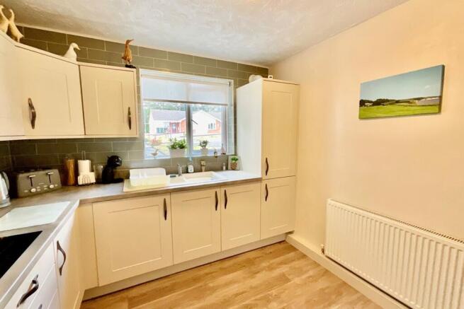 2 bed Flat for sale Image 7