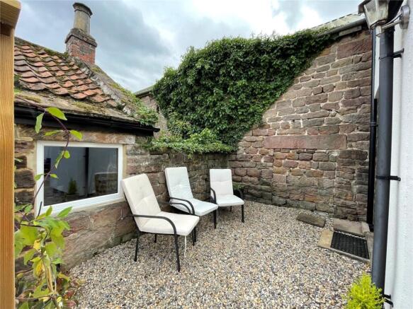 2 bed Terraced to rent Image 9