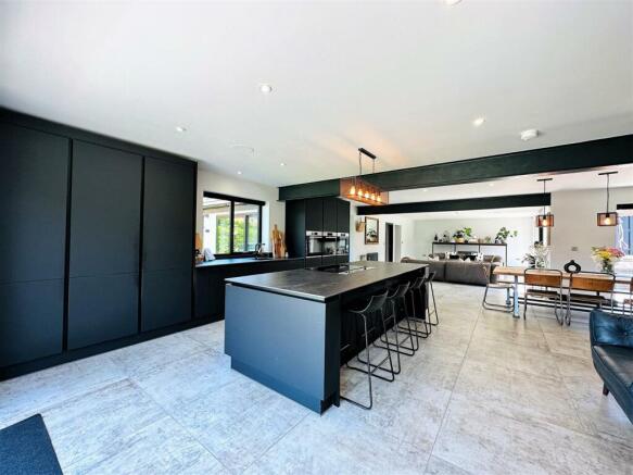 Kitchen1.jpg