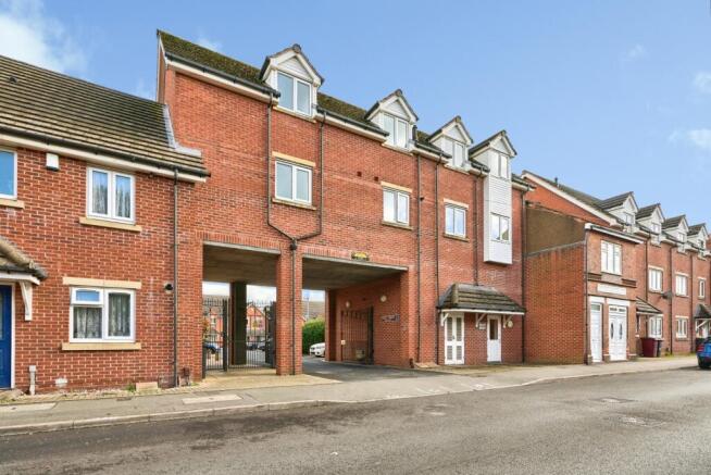 2-bed flat on Cobden Street, Wednesbury, West Midlands, WS10, £130,000