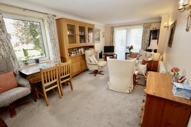 Living room with double aspect