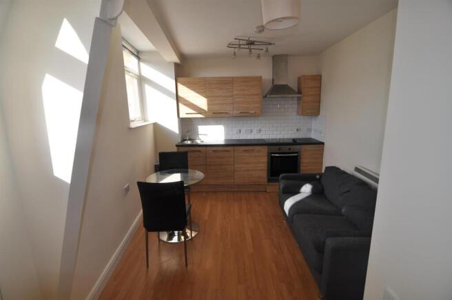 OPEN PLAN LOUNGE/KITCHEN