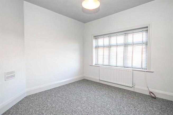 3 bed Semi-Detached to rent Image 5