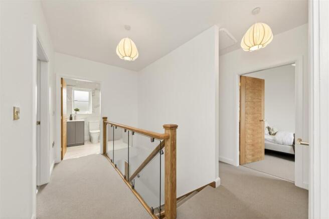 4 bed Detached for sale Image 9