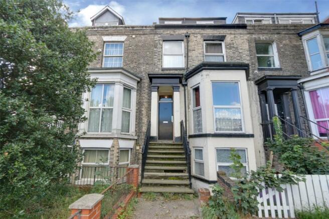 One bedroom flat - For sale by auction