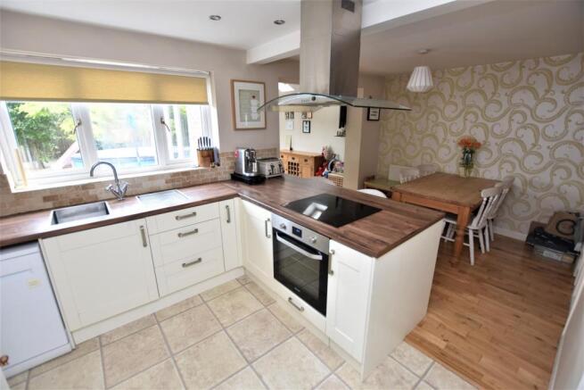 Open Plan Dining Kitchen / Family Area