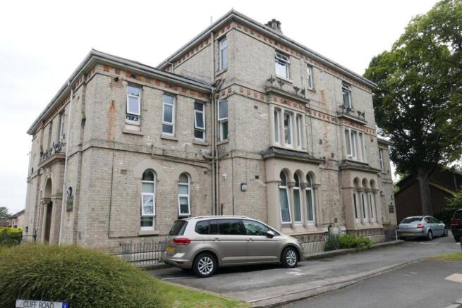 2 bed Flat to rent Image 12