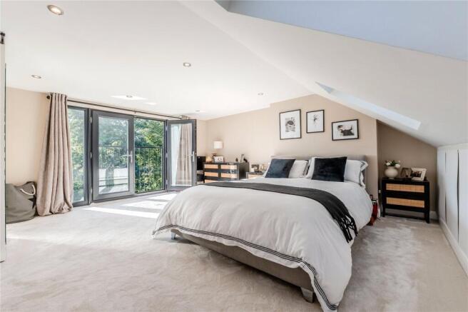 4 bed Semi-Detached for sale Image 5