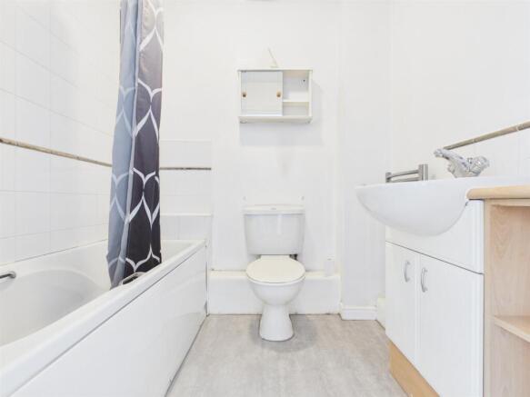 2 bed Flat for sale Image 7